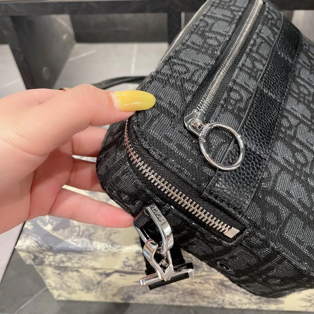 Luxury Handbags Christian Dior 322