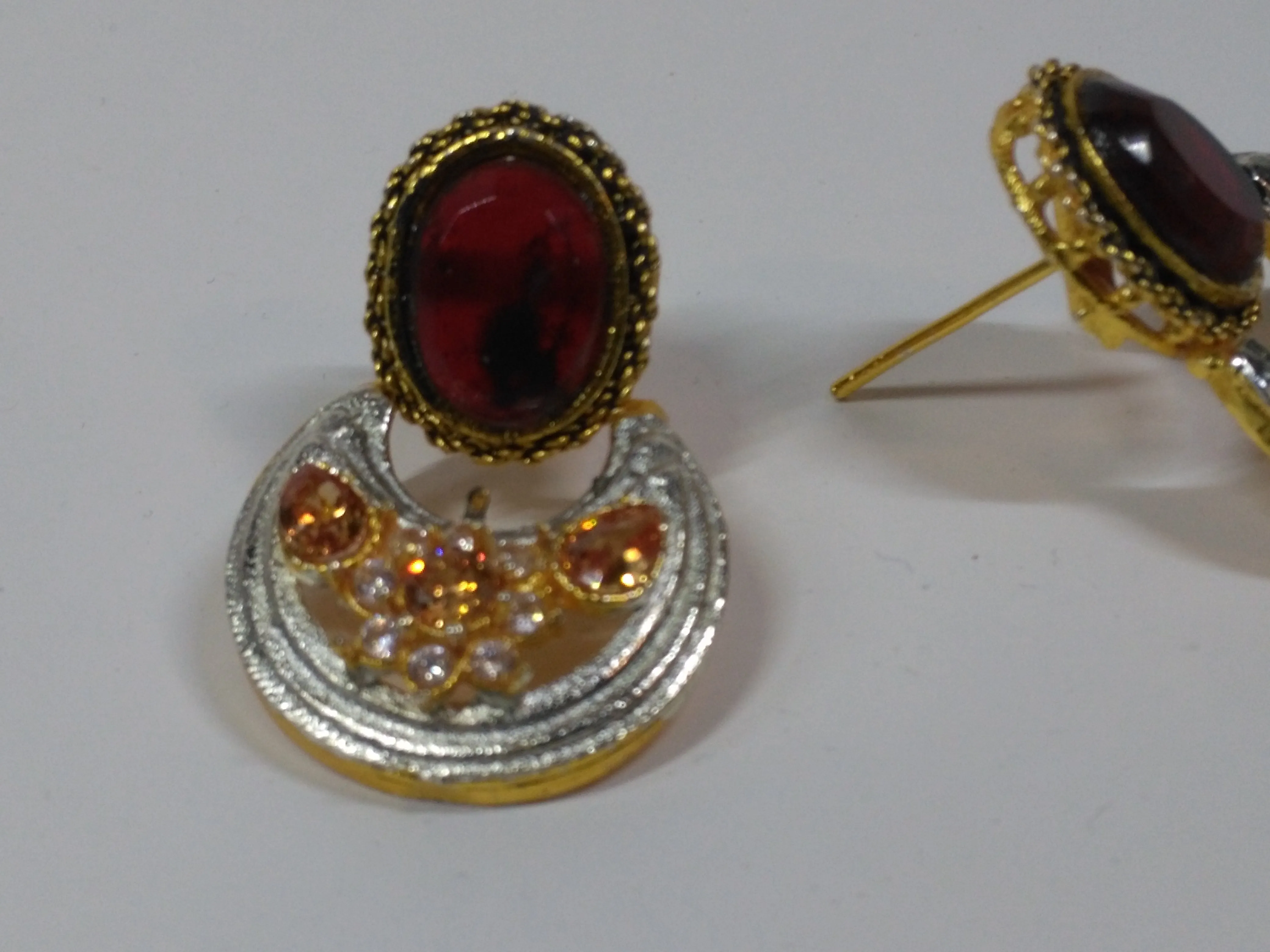 Red Half moon curve earrings