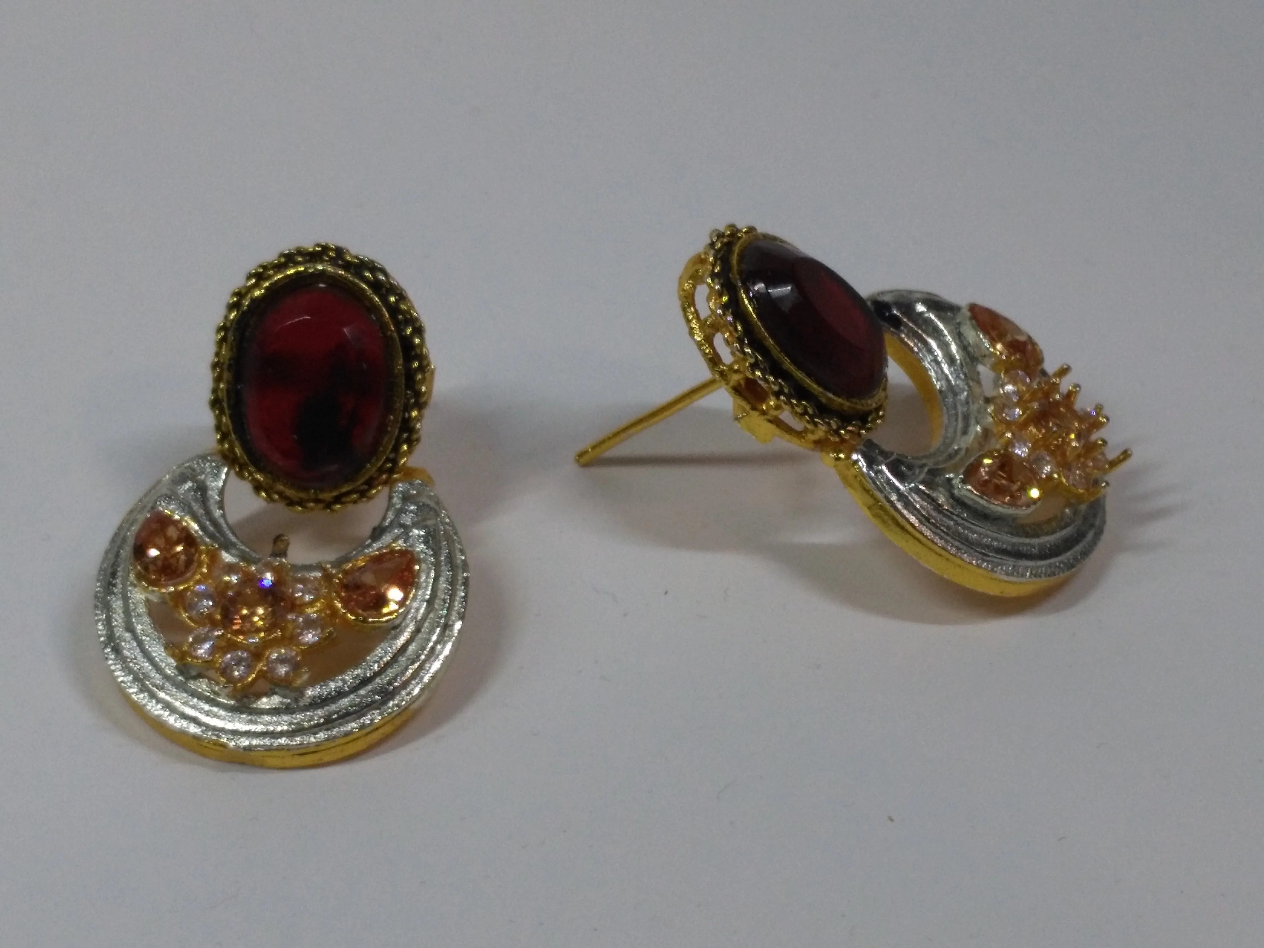 Red Half moon curve earrings